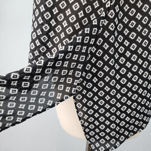 NWT Oh My Julian Tank Top Women’s LARGE Black White Geometric Print Flowy Vacay - Picture 5 of 9